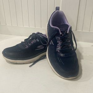 Skechers go walk tennis shoes ex cond
